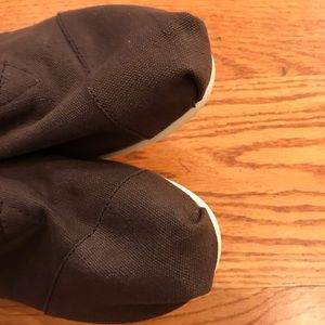 Toms Shoes - NWOT TOMS Canvas, Brown Toms Shoes - NWOT TOMS Canvas, Brown